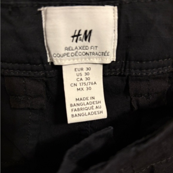 H&M Black Cargo Pants size 30 waist - Picture 2 of 3
